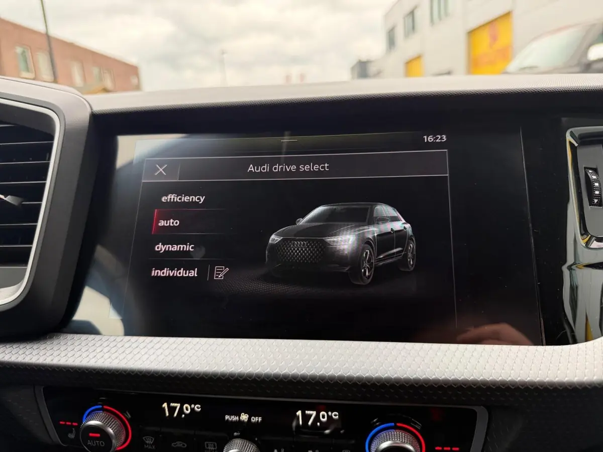 citycarver 35 1.5 TFSI*150 PK*CAM*Optiekpakket Zwart*Carplay*Virtual*S-Tronic*CC