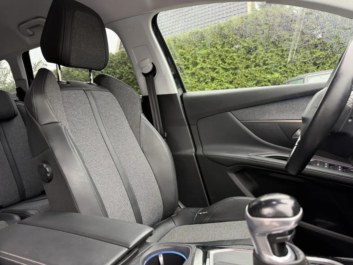 130pk PT Premium 7p., Camera | 19inch GT-line | Navi & CarPlay