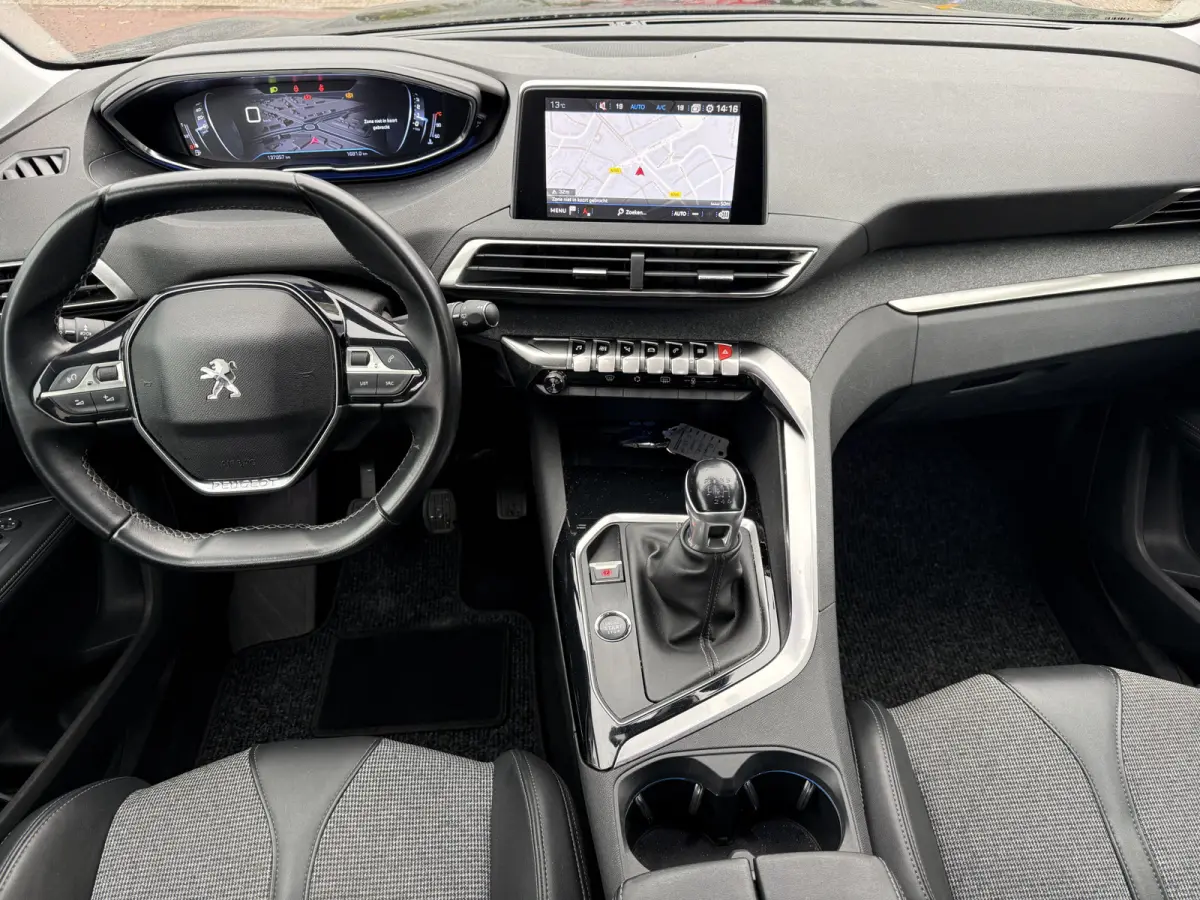 130pk PT Premium 7p., Camera | 19inch GT-line | Navi & CarPlay