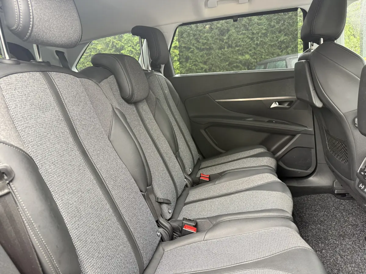 130pk PT Premium 7p., Camera | 19inch GT-line | Navi & CarPlay