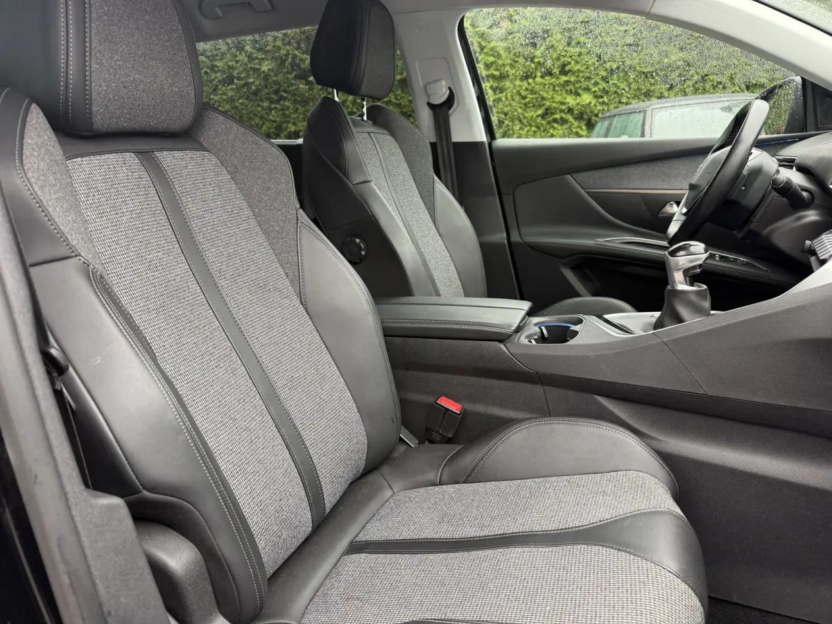 130pk PT Premium 7p., Camera | 19inch GT-line | Navi & CarPlay