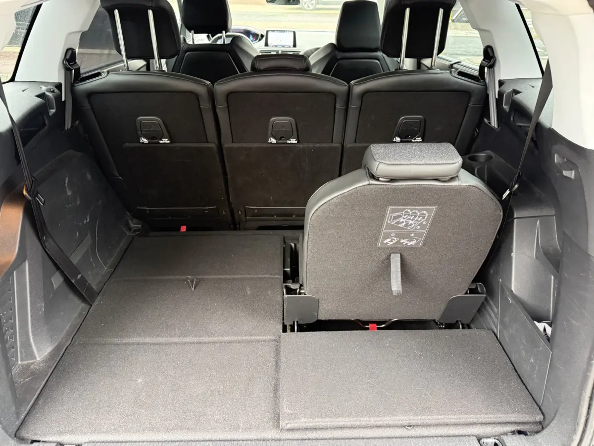 130pk PT Premium 7p., Camera | 19inch GT-line | Navi & CarPlay