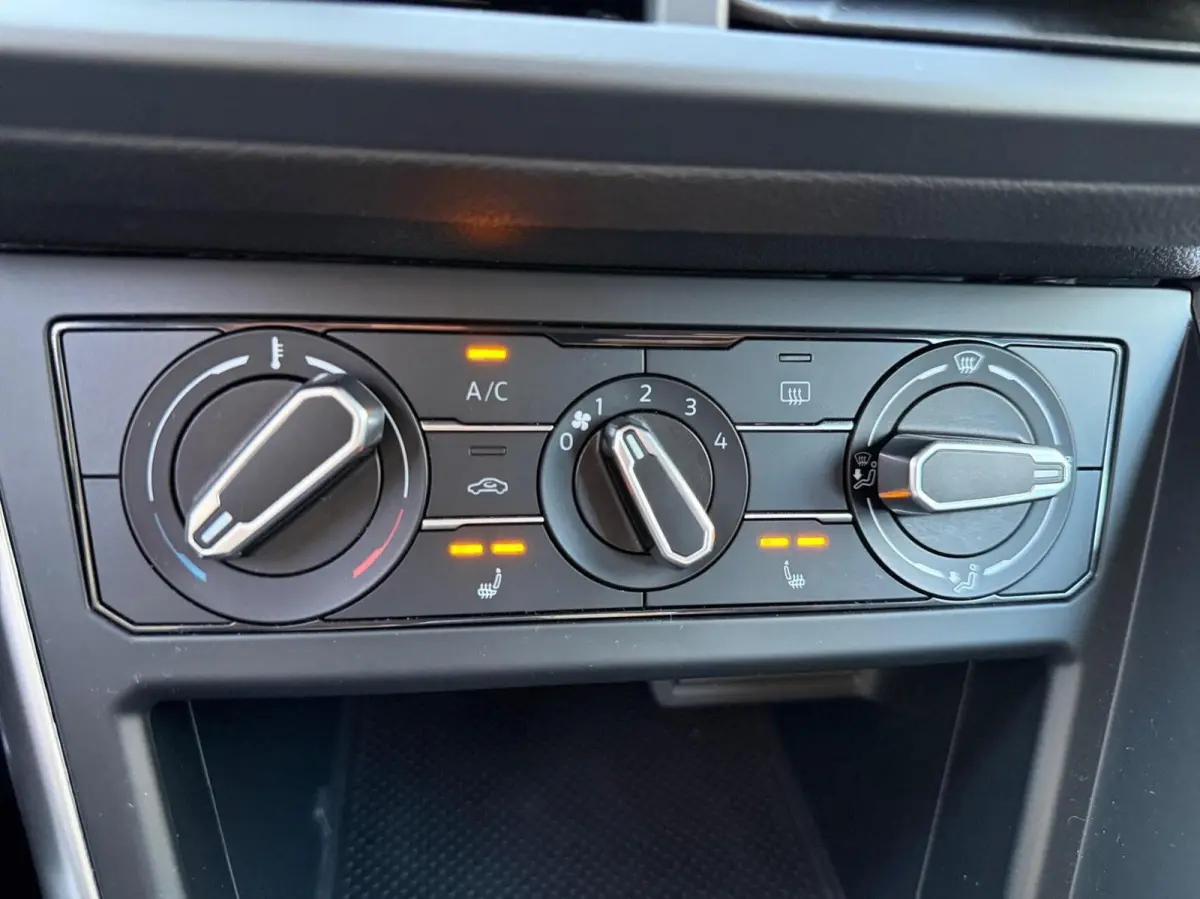 1.0 TSI R-Line ACC*Carplay*95 PK*Stoelvw*2024*Lane*Creme kleur