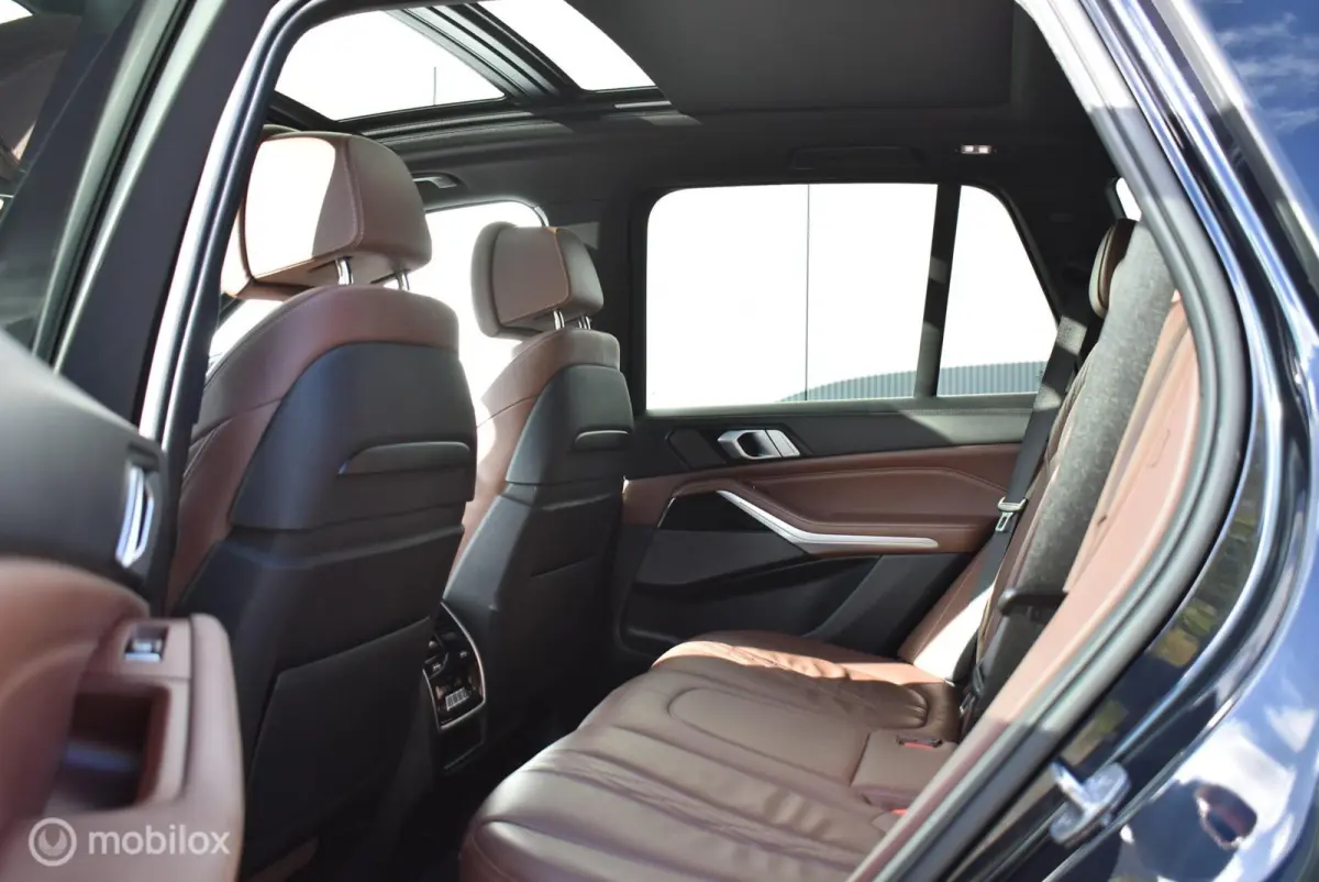 xDrive40i M-Sport Carbonschwarz Skylounge 4WS Luchtvering
