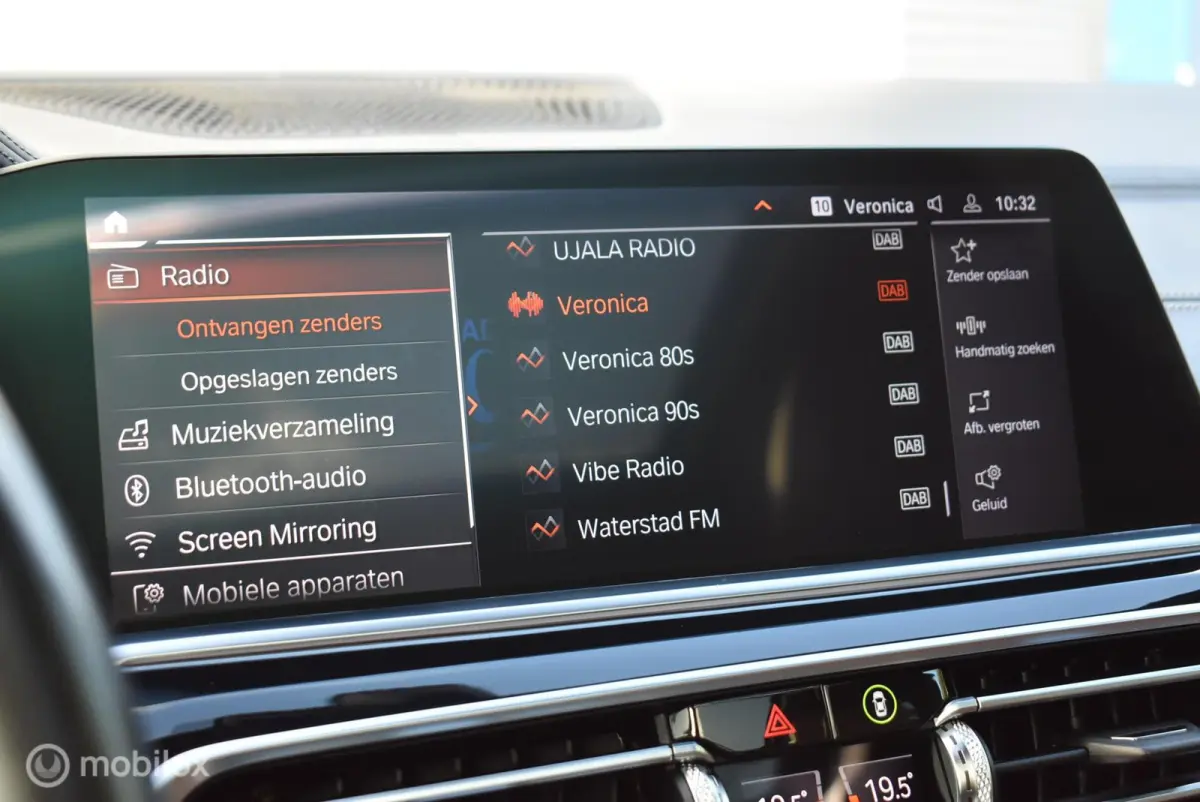 xDrive40i M-Sport Carbonschwarz Skylounge 4WS Luchtvering