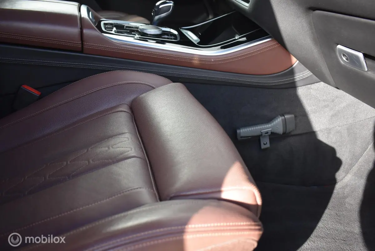 xDrive40i M-Sport Carbonschwarz Skylounge 4WS Luchtvering