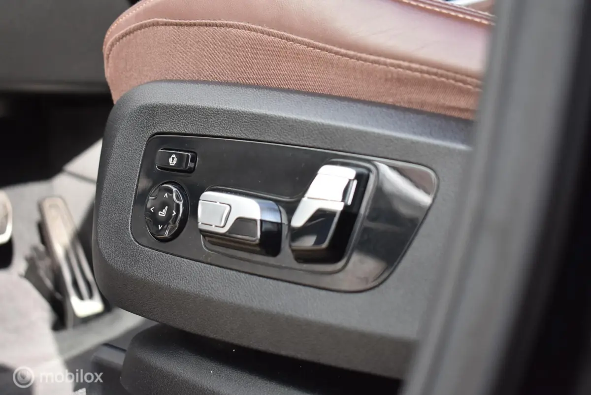 xDrive40i M-Sport Carbonschwarz Skylounge 4WS Luchtvering