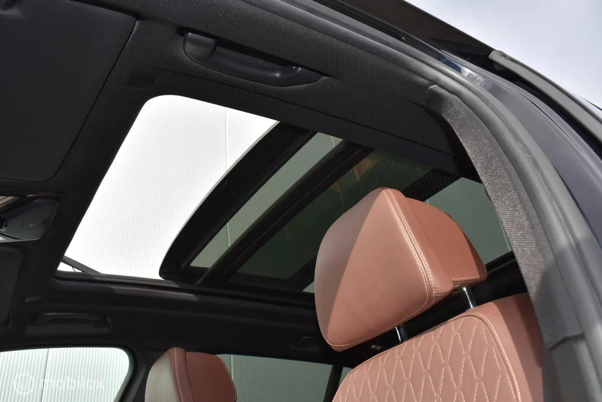 xDrive40i M-Sport Carbonschwarz Skylounge 4WS Luchtvering