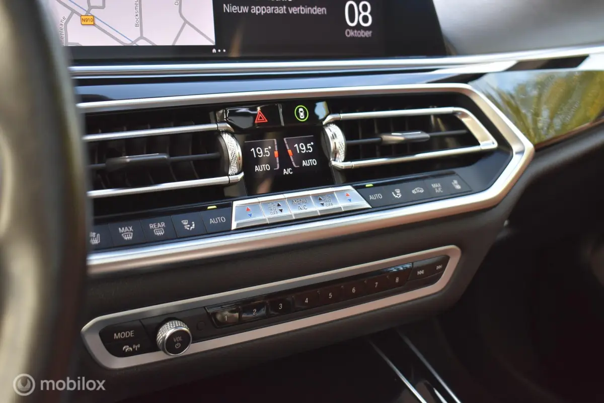xDrive40i M-Sport Carbonschwarz Skylounge 4WS Luchtvering