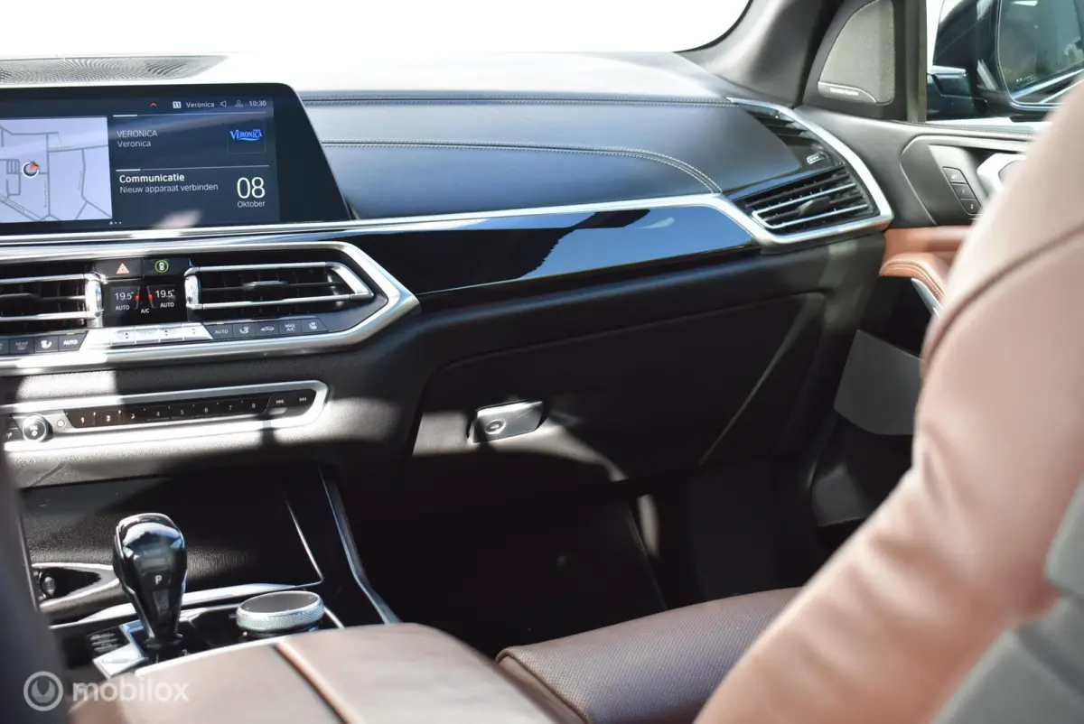 xDrive40i M-Sport Carbonschwarz Skylounge 4WS Luchtvering