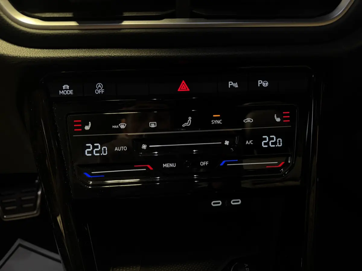 1.5 TSI R-Line Pano|Sfeer|Led|IQ|Carplay