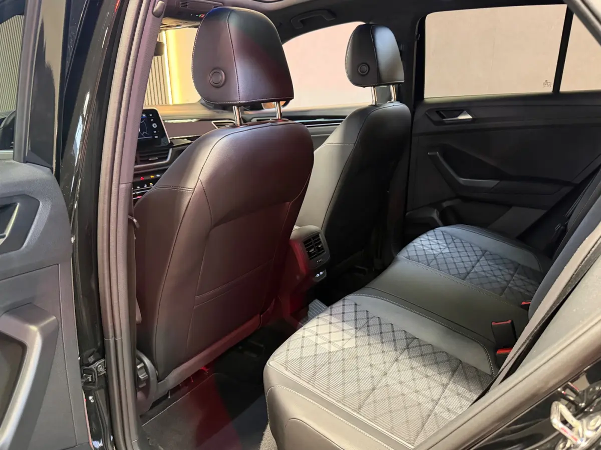 1.5 TSI R-Line Pano|Sfeer|Led|IQ|Carplay