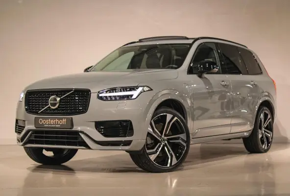 2.0 T8 Recharge AWD Ultra Dark B&W | PANO | HUD