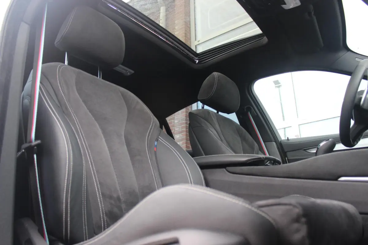 xDrive35i High Executive | M Sportpakket | Driving Assistant | Harman/Kardon | Head-up | Schuif-/kanteldak | Stuurverwarming | Camera | M-onderstel | DAB | LED | Trekhaak