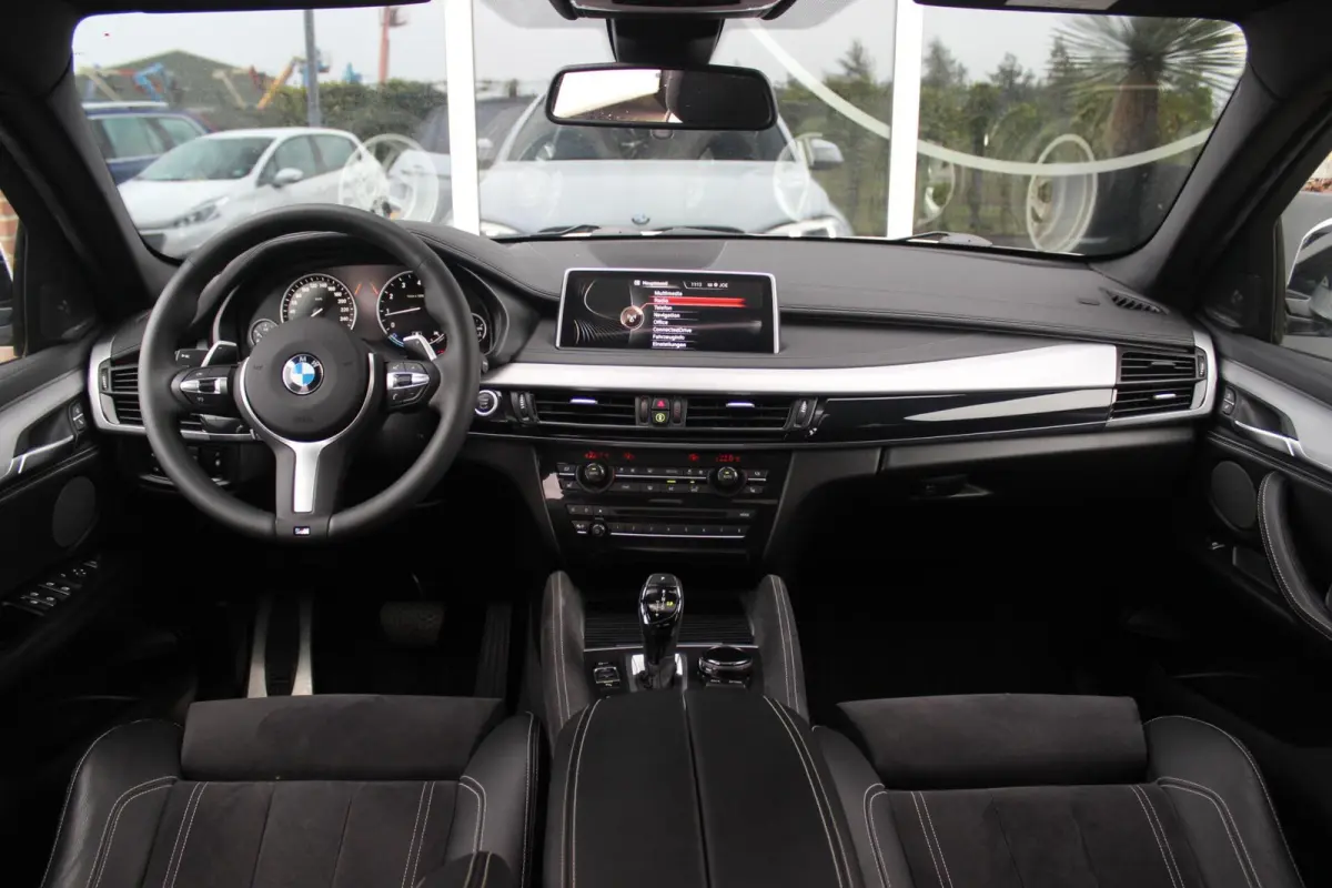 xDrive35i High Executive | M Sportpakket | Driving Assistant | Harman/Kardon | Head-up | Schuif-/kanteldak | Stuurverwarming | Camera | M-onderstel | DAB | LED | Trekhaak