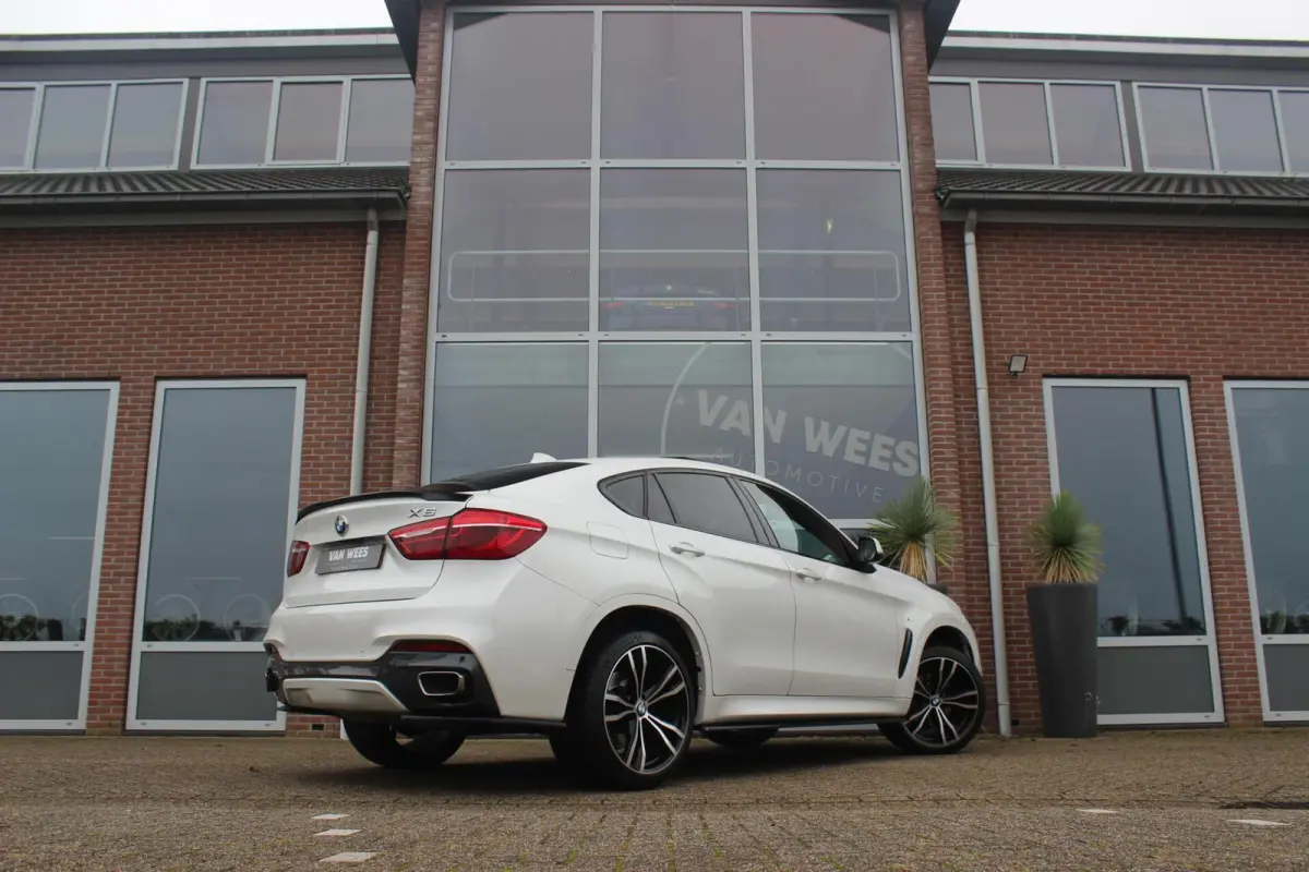 xDrive35i High Executive | M Sportpakket | Driving Assistant | Harman/Kardon | Head-up | Schuif-/kanteldak | Stuurverwarming | Camera | M-onderstel | DAB | LED | Trekhaak