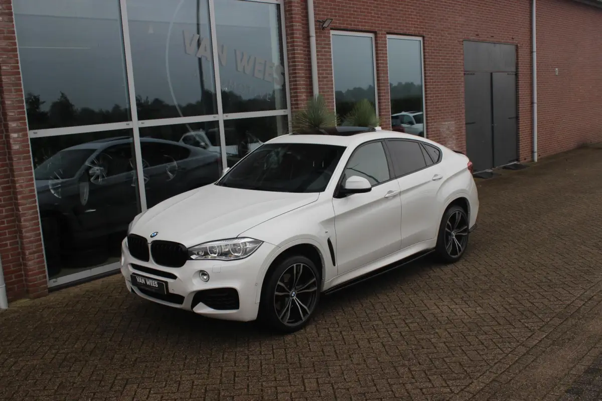 xDrive35i High Executive | M Sportpakket | Driving Assistant | Harman/Kardon | Head-up | Schuif-/kanteldak | Stuurverwarming | Camera | M-onderstel | DAB | LED | Trekhaak