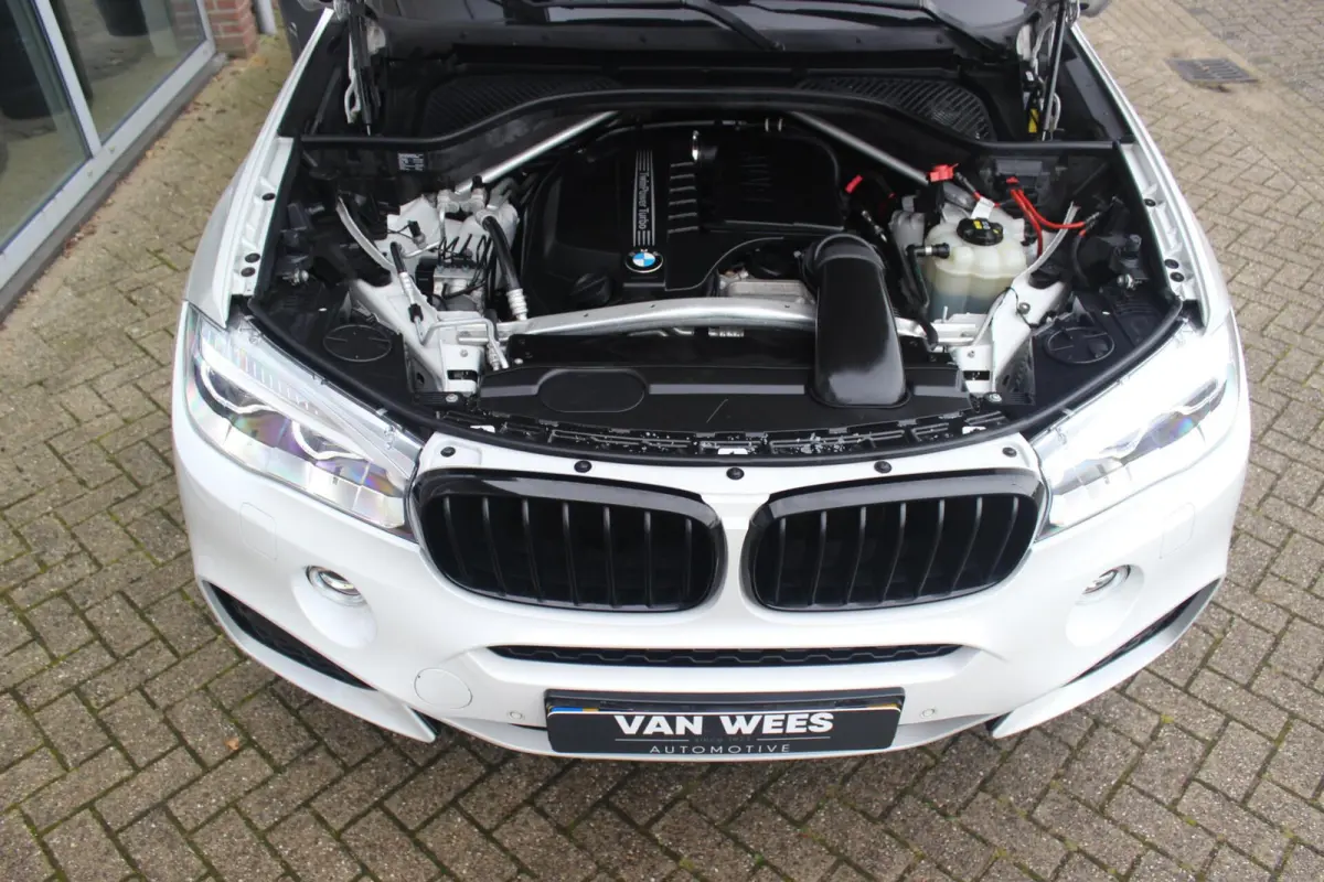 xDrive35i High Executive | M Sportpakket | Driving Assistant | Harman/Kardon | Head-up | Schuif-/kanteldak | Stuurverwarming | Camera | M-onderstel | DAB | LED | Trekhaak