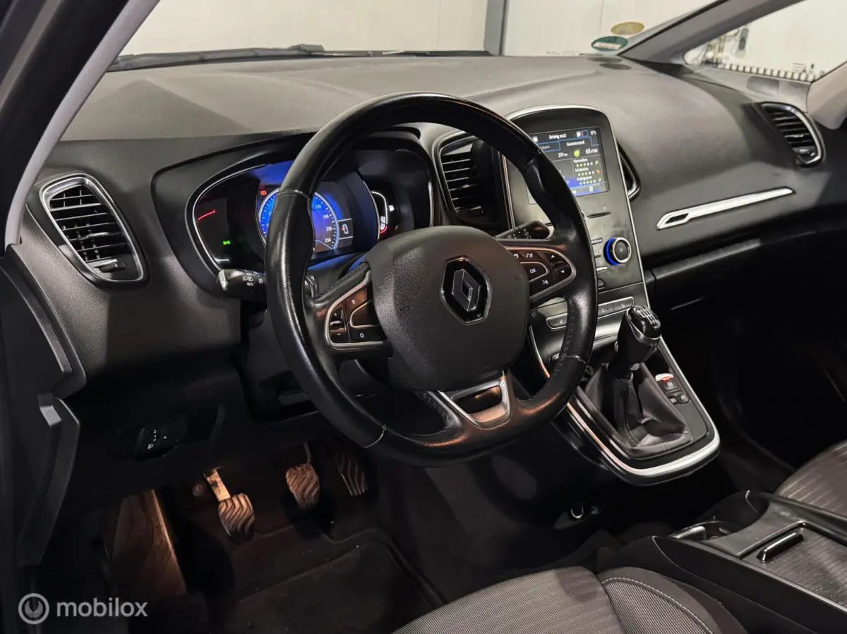 1.5 dCi Intens [ historie trekhaak LED ]