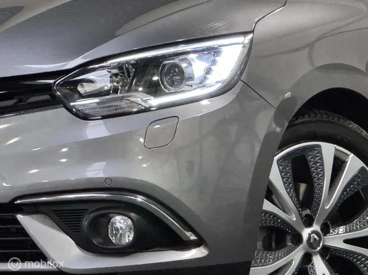 1.5 dCi Intens [ historie trekhaak LED ]