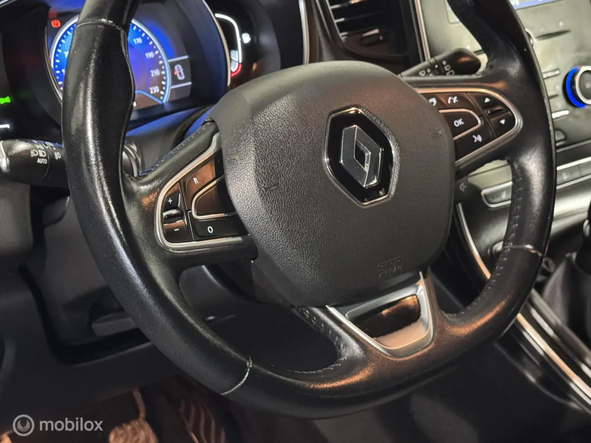 1.5 dCi Intens [ historie trekhaak LED ]