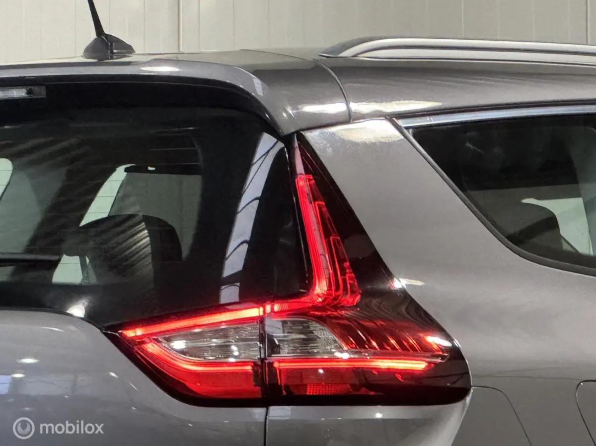 1.5 dCi Intens [ historie trekhaak LED ]