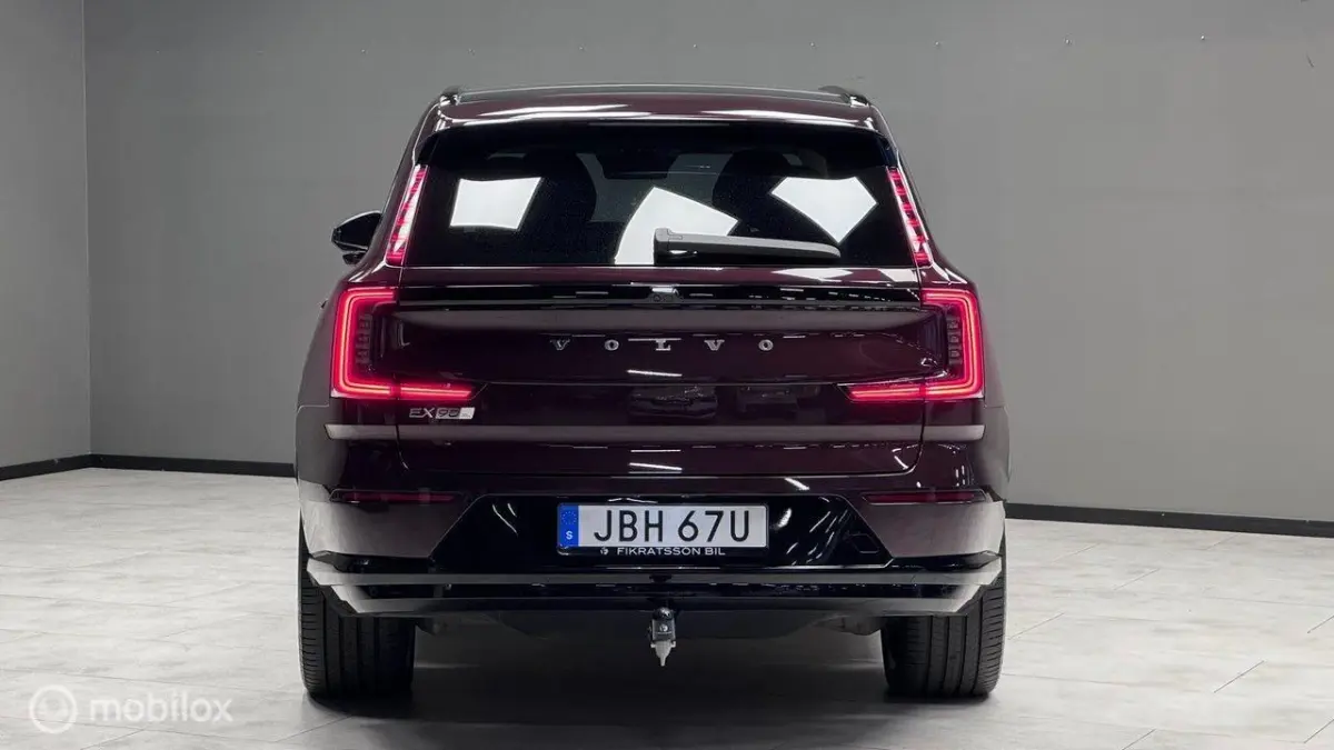 Twin Motor Performance Ultra 6p. 111 kWh, B&W