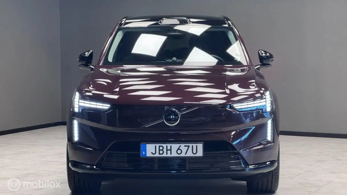 Twin Motor Performance Ultra 6p. 111 kWh, B&W