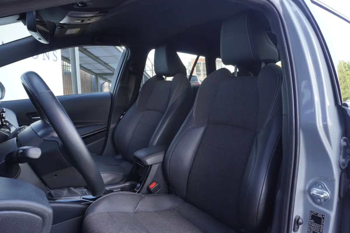1.8 Hybrid Dynamic+Led+Half-leder+Stoel-verw+Apple-carplay+trekhaak+Vitrual+camera = NARDO-GREY !!