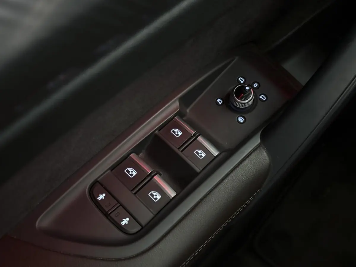 50 TFSI e Quattro 300pk S-Line | Leder | Panoramadak | Luchtvering | Trekhaak