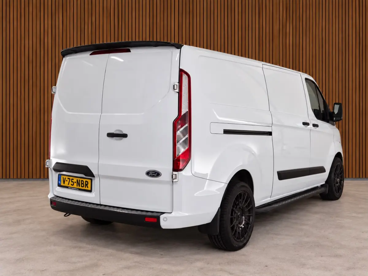 320 2.0 TDCI L2H1 | Raptor edition | CarPlay | Camera | Stoelverwarming | PDC V+A | Trekhaak | Airco | Nieuwe APK
