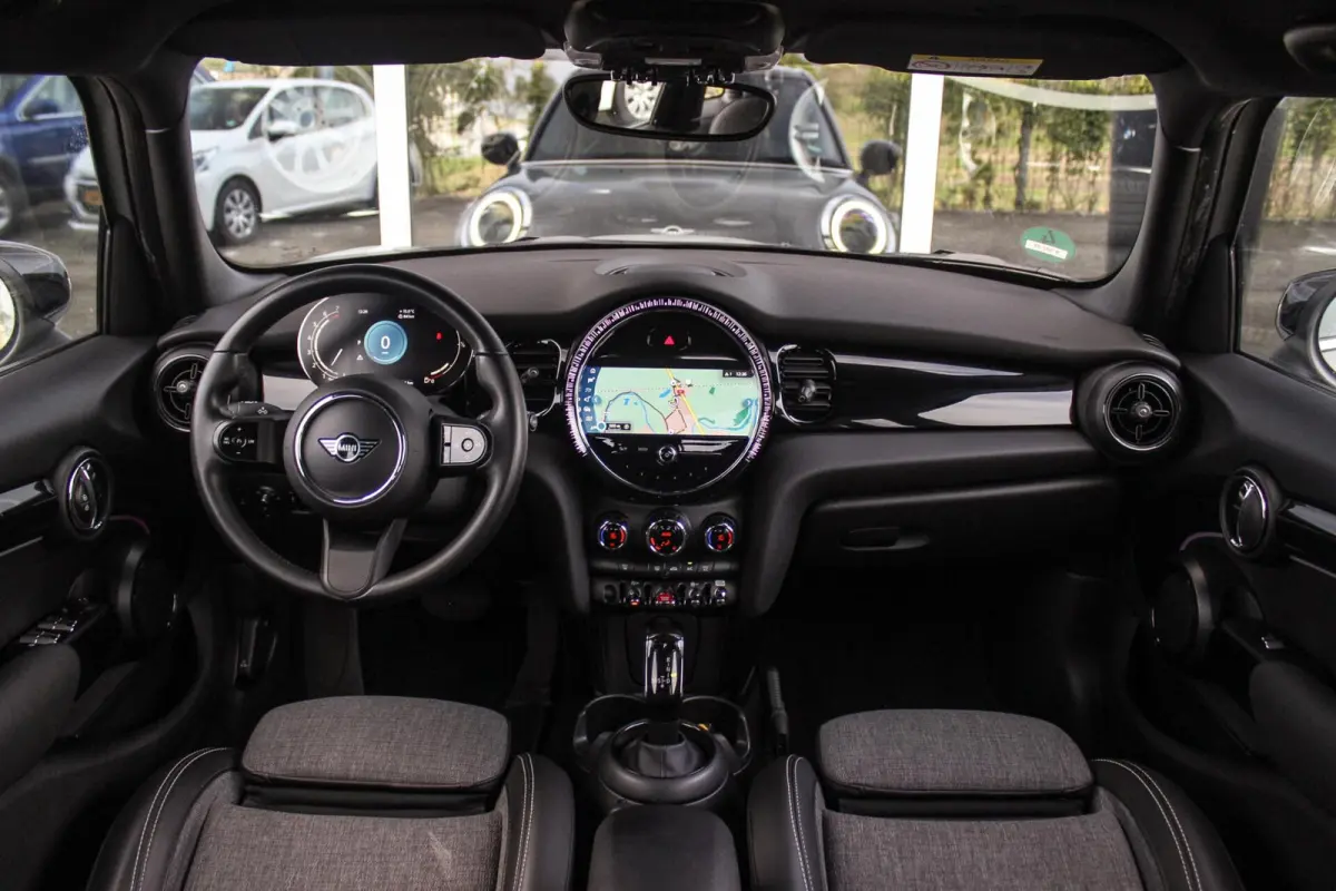 1.5 Cooper Classic | 1e eigenaar | Dealer onderhouden | Sportstoelen | Apple Carplay | Cruise control | Sportstuur | DAB | Ambient Light | LED | Origineel NL | PDC