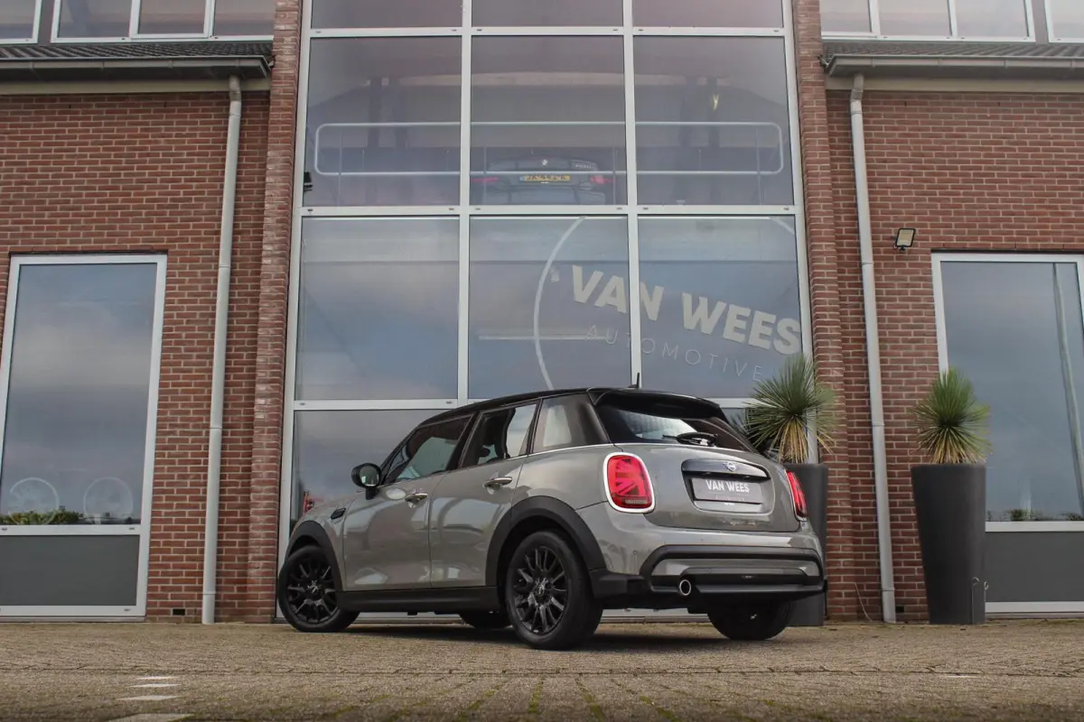 1.5 Cooper Classic | 1e eigenaar | Dealer onderhouden | Sportstoelen | Apple Carplay | Cruise control | Sportstuur | DAB | Ambient Light | LED | Origineel NL | PDC