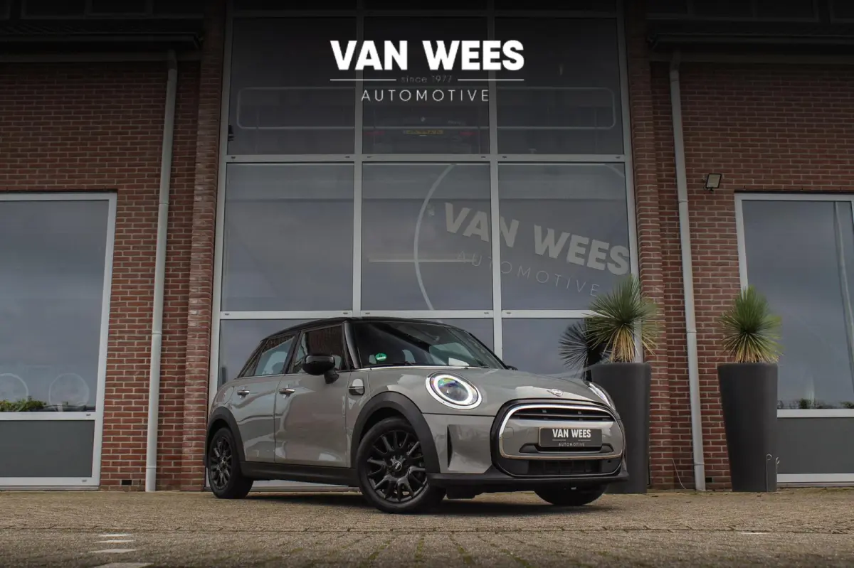 1.5 Cooper Classic | 1e eigenaar | Dealer onderhouden | Sportstoelen | Apple Carplay | Cruise control | Sportstuur | DAB | Ambient Light | LED | Origineel NL | PDC