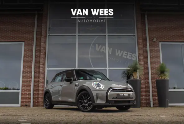 1.5 Cooper Classic | 1e eigenaar | Dealer onderhouden | Sportstoelen | Apple Carplay | Cruise control | Sportstuur | DAB | Ambient Light | LED | Origineel NL | PDC