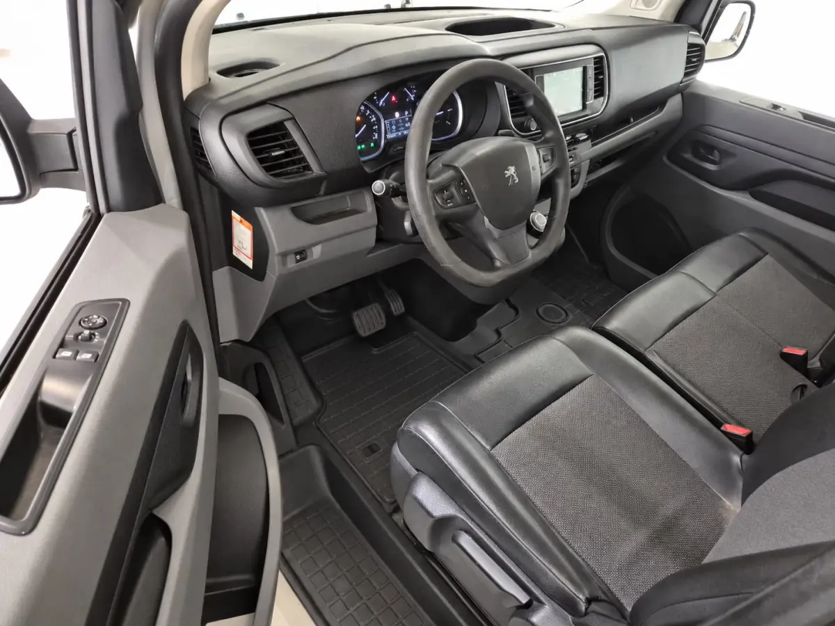 227S 2.0 BlueHDI 180 Premium | Automaat | Bi-Xenon | Trekhaak | CarPlay | Camera | Navigatie | | Orig. NL auto | Nieuwe APK