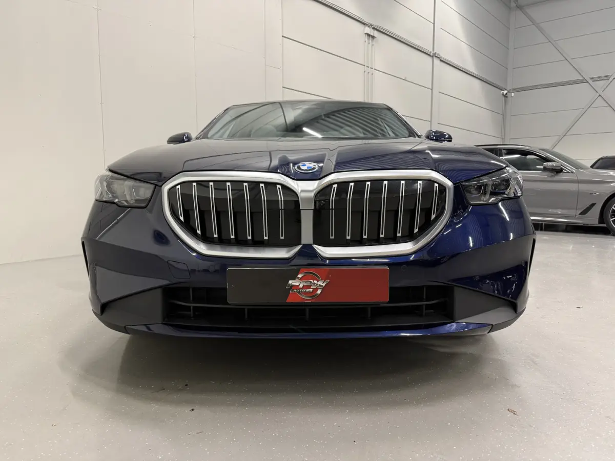 530e Edition PANO/HEAD-UP/ACC/H&K/LEER-SPORT/CURVED-DISPLAY/SOH 96,3%/VENTILATIE+MEMORY/360CAMERA/LED-ADAPTIVE/KEYLESS/19"/NW.MODEL 2025/FABRIEKS-GARANTIE T/M 03-2027/NET OH BEURT GEHAD BIJ 