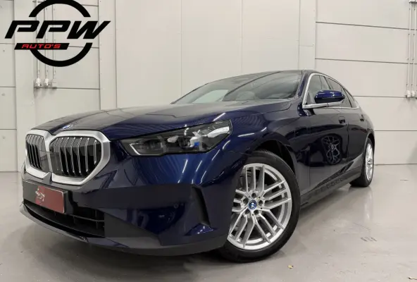 530e Edition PANO/HEAD-UP/ACC/H&K/LEER-SPORT/CURVED-DISPLAY/SOH 96,3%/VENTILATIE+MEMORY/360CAMERA/LED-ADAPTIVE/KEYLESS/19"/NW.MODEL 2025/FABRIEKS-GARANTIE T/M 03-2027/NET OH BEURT GEHAD BIJ 