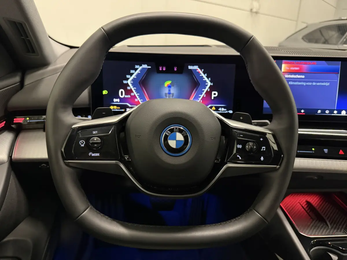 530e Edition PANO/HEAD-UP/ACC/H&K/LEER-SPORT/CURVED-DISPLAY/SOH 96,3%/VENTILATIE+MEMORY/360CAMERA/LED-ADAPTIVE/KEYLESS/19"/NW.MODEL 2025/FABRIEKS-GARANTIE T/M 03-2027/NET OH BEURT GEHAD BIJ 