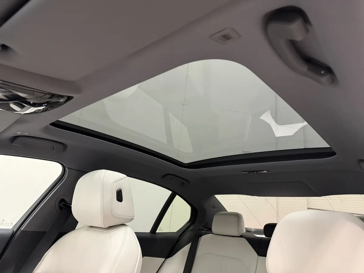 530e Edition PANO/HEAD-UP/ACC/H&K/LEER-SPORT/CURVED-DISPLAY/SOH 96,3%/VENTILATIE+MEMORY/360CAMERA/LED-ADAPTIVE/KEYLESS/19"/NW.MODEL 2025/FABRIEKS-GARANTIE T/M 03-2027/NET OH BEURT GEHAD BIJ 
