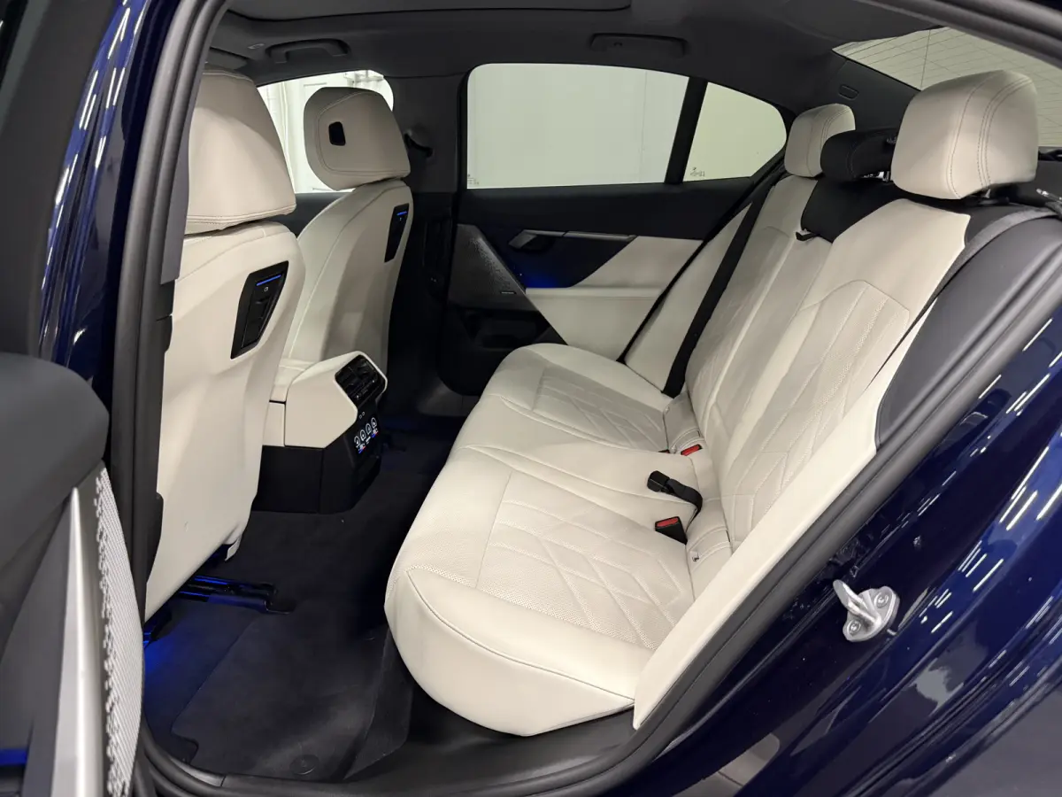 530e Edition PANO/HEAD-UP/ACC/H&K/LEER-SPORT/CURVED-DISPLAY/SOH 96,3%/VENTILATIE+MEMORY/360CAMERA/LED-ADAPTIVE/KEYLESS/19"/NW.MODEL 2025/FABRIEKS-GARANTIE T/M 03-2027/NET OH BEURT GEHAD BIJ 