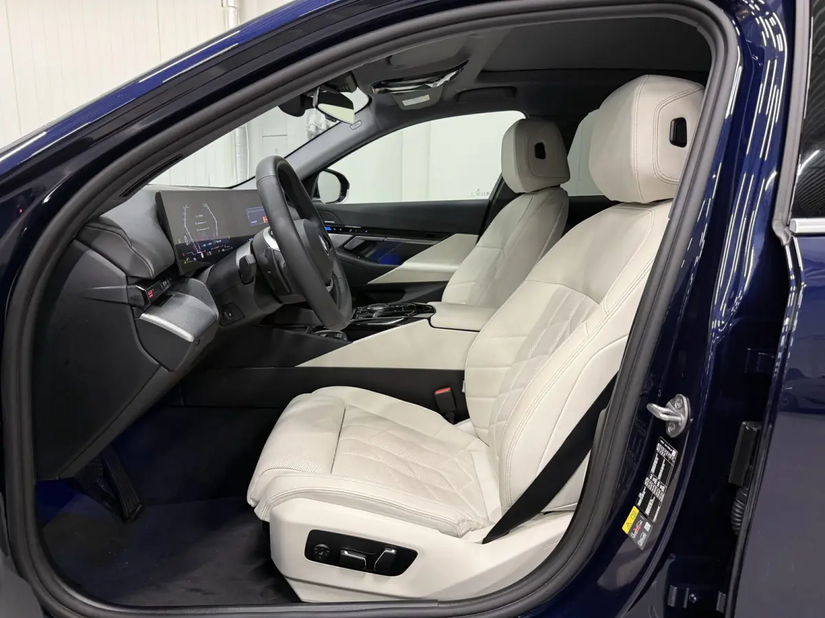 530e Edition PANO/HEAD-UP/ACC/H&K/LEER-SPORT/CURVED-DISPLAY/SOH 96,3%/VENTILATIE+MEMORY/360CAMERA/LED-ADAPTIVE/KEYLESS/19"/NW.MODEL 2025/FABRIEKS-GARANTIE T/M 03-2027/NET OH BEURT GEHAD BIJ 