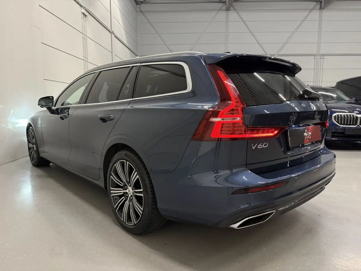 T6 Recharge AWD PANO/TREKHAAK/HEAD-UP/H&K/360CAMERA/MEMORY/SOH 87%/KEYLESS/LED/ACC/PILOT-ASSIST/CARPLAY/CRYSTAL-POOK/DONKERE-HEMEL/VOLLEDIG VOLVO DEALER HISTORIE