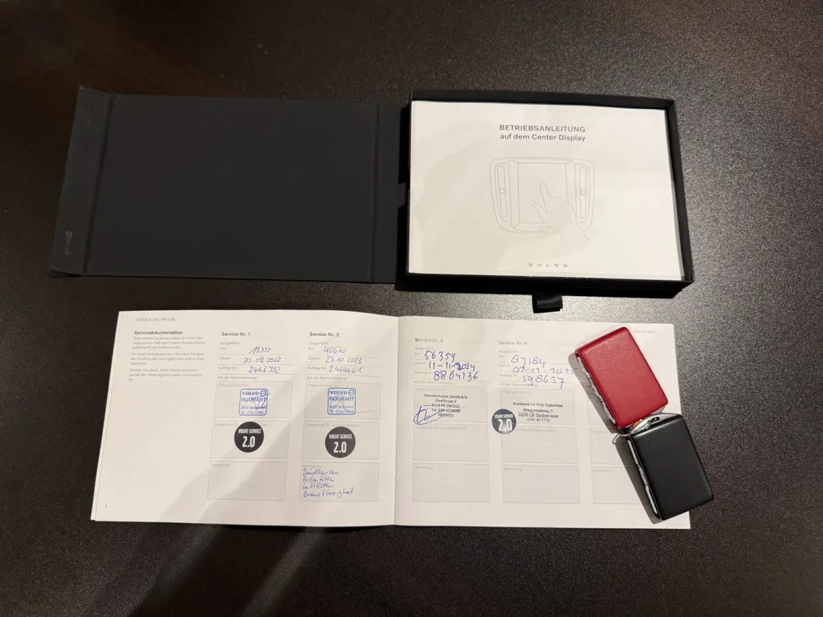 T6 Recharge AWD PANO/TREKHAAK/HEAD-UP/H&K/360CAMERA/MEMORY/SOH 87%/KEYLESS/LED/ACC/PILOT-ASSIST/CARPLAY/CRYSTAL-POOK/DONKERE-HEMEL/VOLLEDIG VOLVO DEALER HISTORIE