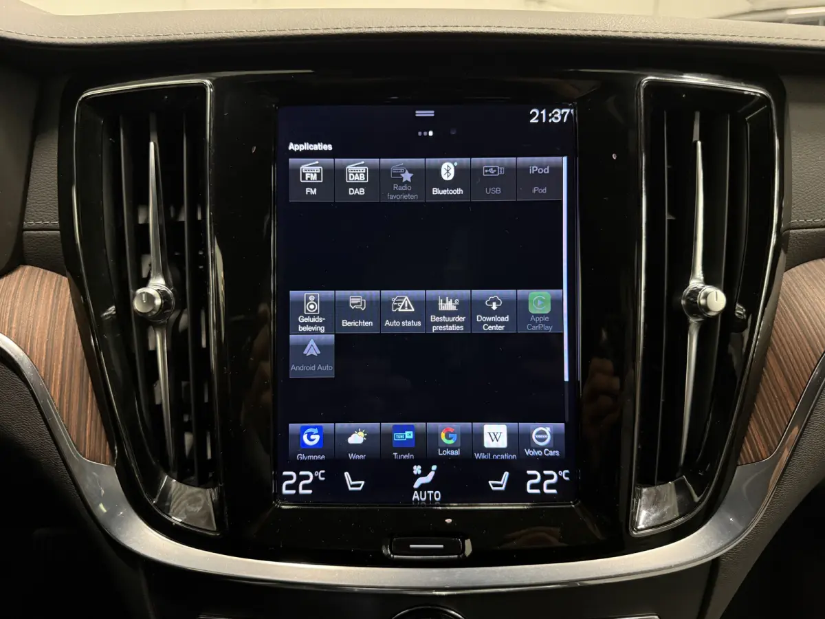 T6 Recharge AWD PANO/TREKHAAK/HEAD-UP/H&K/360CAMERA/MEMORY/SOH 87%/KEYLESS/LED/ACC/PILOT-ASSIST/CARPLAY/CRYSTAL-POOK/DONKERE-HEMEL/VOLLEDIG VOLVO DEALER HISTORIE