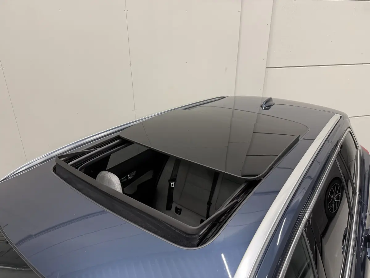 T6 Recharge AWD PANO/TREKHAAK/HEAD-UP/H&K/360CAMERA/MEMORY/SOH 87%/KEYLESS/LED/ACC/PILOT-ASSIST/CARPLAY/CRYSTAL-POOK/DONKERE-HEMEL/VOLLEDIG VOLVO DEALER HISTORIE