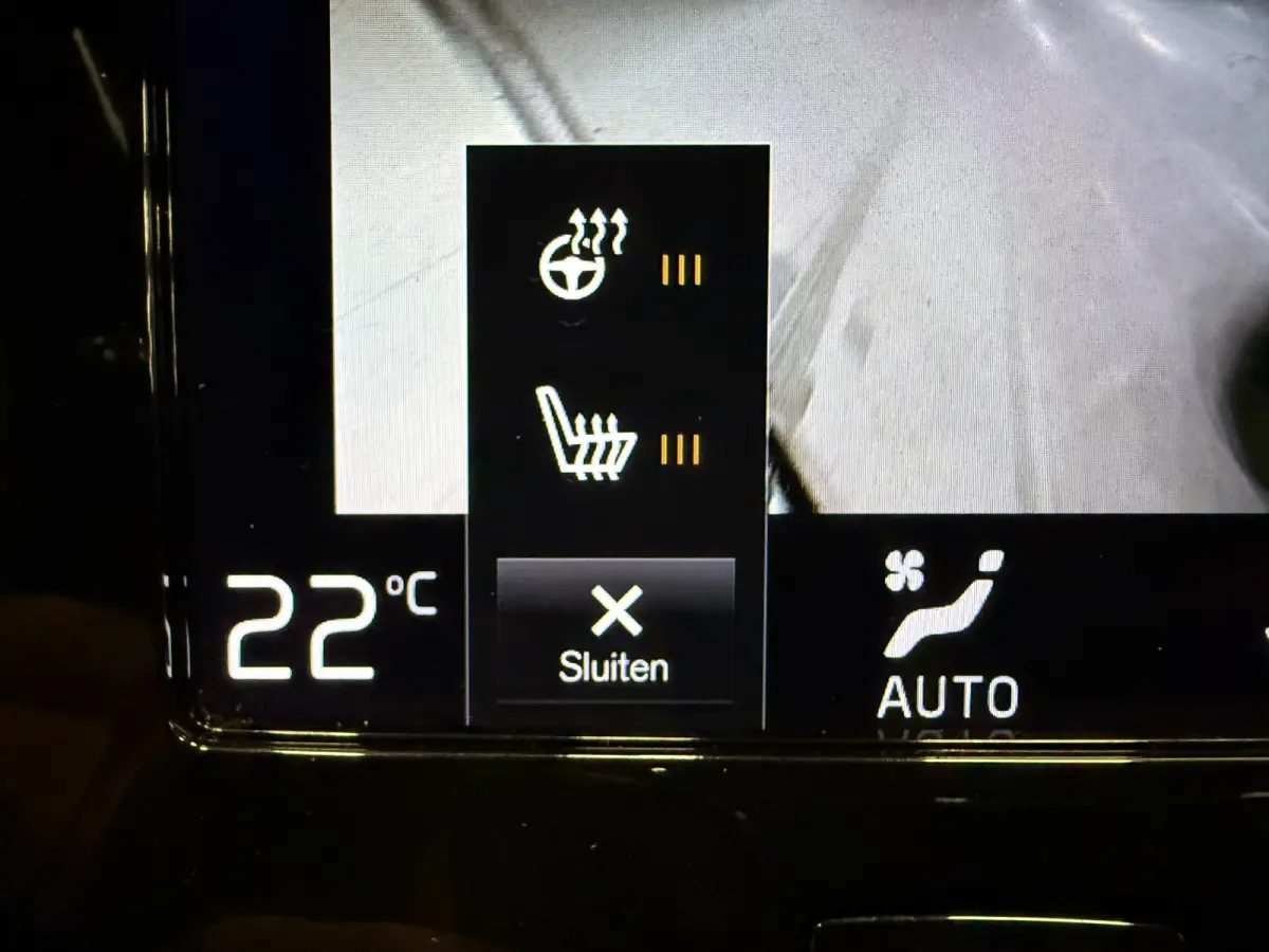 T6 Recharge AWD PANO/TREKHAAK/HEAD-UP/H&K/360CAMERA/MEMORY/SOH 87%/KEYLESS/LED/ACC/PILOT-ASSIST/CARPLAY/CRYSTAL-POOK/DONKERE-HEMEL/VOLLEDIG VOLVO DEALER HISTORIE