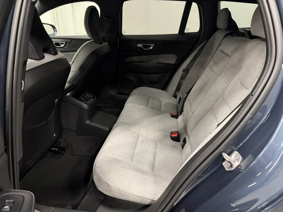 T6 Recharge AWD PANO/TREKHAAK/HEAD-UP/H&K/360CAMERA/MEMORY/SOH 87%/KEYLESS/LED/ACC/PILOT-ASSIST/CARPLAY/CRYSTAL-POOK/DONKERE-HEMEL/VOLLEDIG VOLVO DEALER HISTORIE