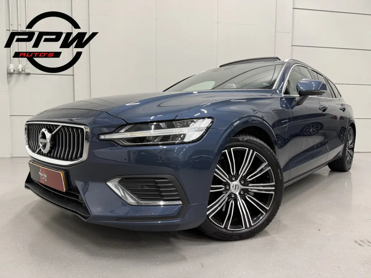 T6 Recharge AWD PANO/TREKHAAK/HEAD-UP/H&K/360CAMERA/MEMORY/SOH 87%/KEYLESS/LED/ACC/PILOT-ASSIST/CARPLAY/CRYSTAL-POOK/DONKERE-HEMEL/VOLLEDIG VOLVO DEALER HISTORIE