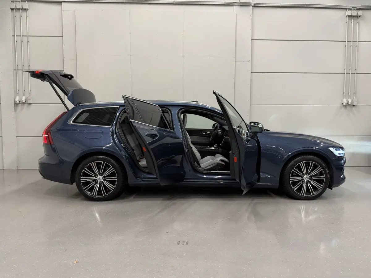 T6 Recharge AWD PANO/TREKHAAK/HEAD-UP/H&K/360CAMERA/MEMORY/SOH 87%/KEYLESS/LED/ACC/PILOT-ASSIST/CARPLAY/CRYSTAL-POOK/DONKERE-HEMEL/VOLLEDIG VOLVO DEALER HISTORIE